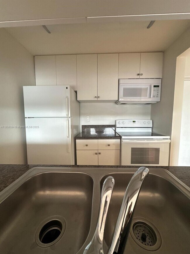 Foto del edificio - 8002 SW 149th Ave