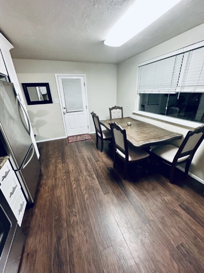 Foto del edificio - Charming Pet-Friendly Rental Available Now!