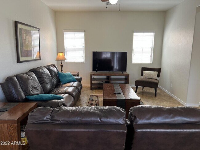 Foto del edificio - 5340 W Molly Ln