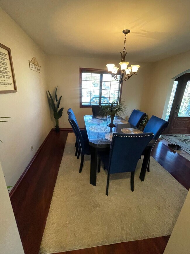 Foto del edificio - 810 Briarwood Dr