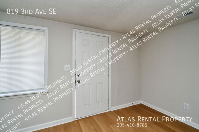 Foto del edificio - 819 3rd Ave SE