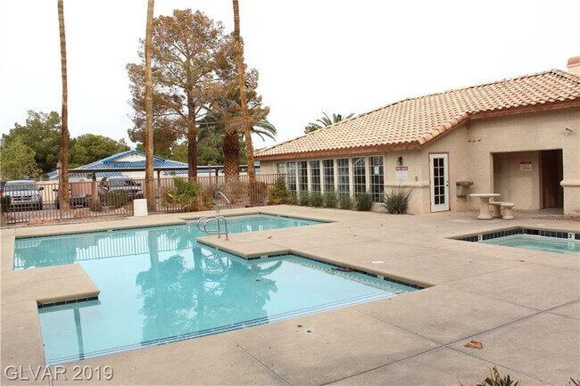 Foto del edificio - 6500 W Lake Mead Blvd