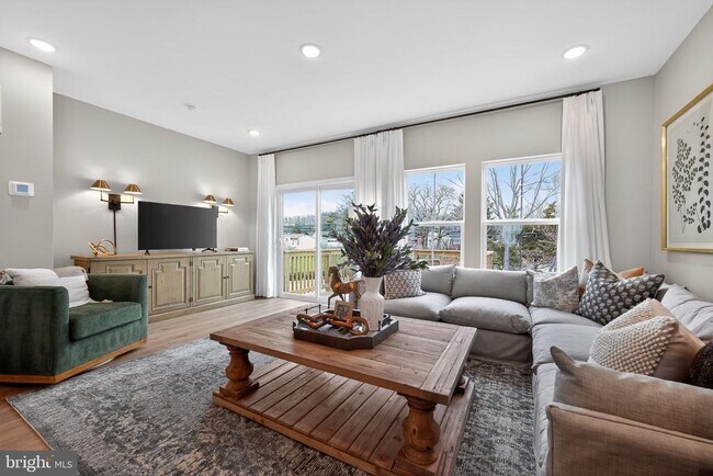 Foto del edificio - 44 Basswood St