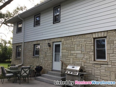 Building Photo - W165S7413 Bellview Dr