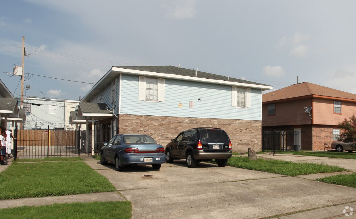 Foto del edificio - 1024-1030 Eli Ct