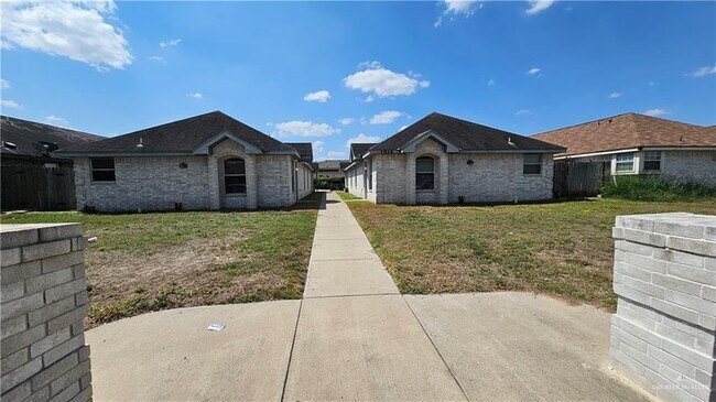 Building Photo - 1816 Agua Fina Ave