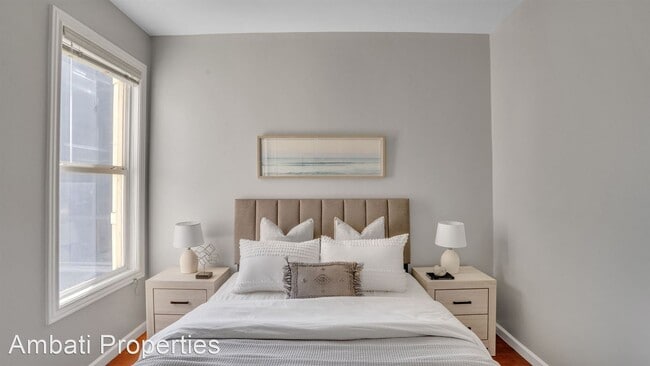 Building Photo - 3 br, 1.5 bath House - 271 Clara St. #2B