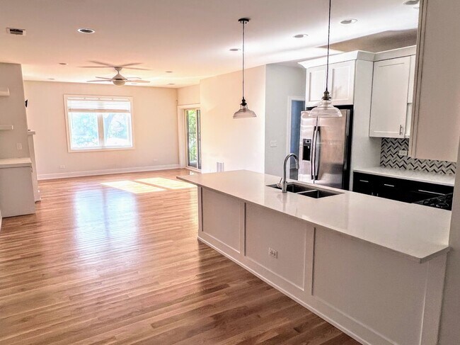 Foto del edificio - 3203 N Ridgeway Ave