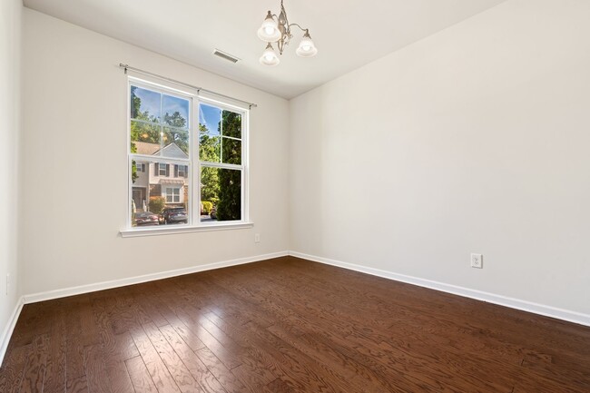 Building Photo - 2be / 2.5ba Townhome Near Hope Valley Farms!