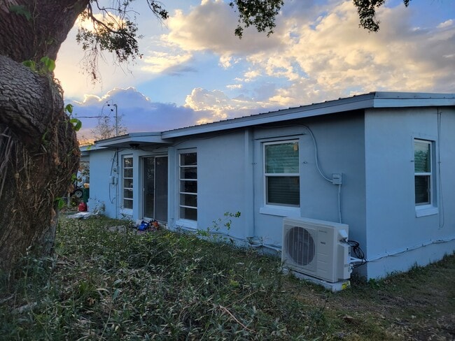 Foto del edificio - 22227 Hernando Ave