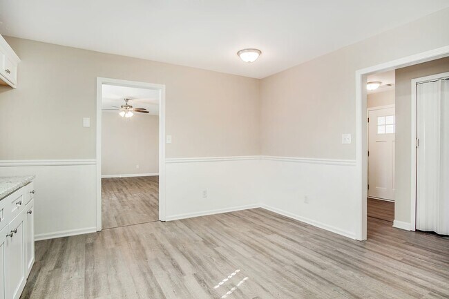 Foto del edificio - 721 Robin Dr Se