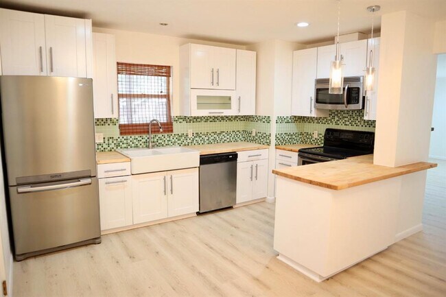 Foto del edificio - 5903 Eureka Dr