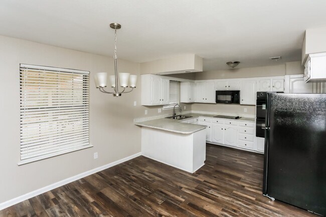 Foto del edificio - 1104 Scarlet Oaks Cir