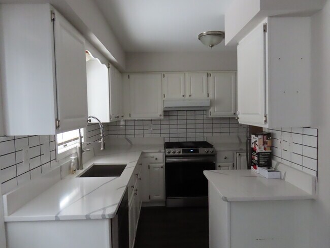 Foto del edificio - 284 Silzer St