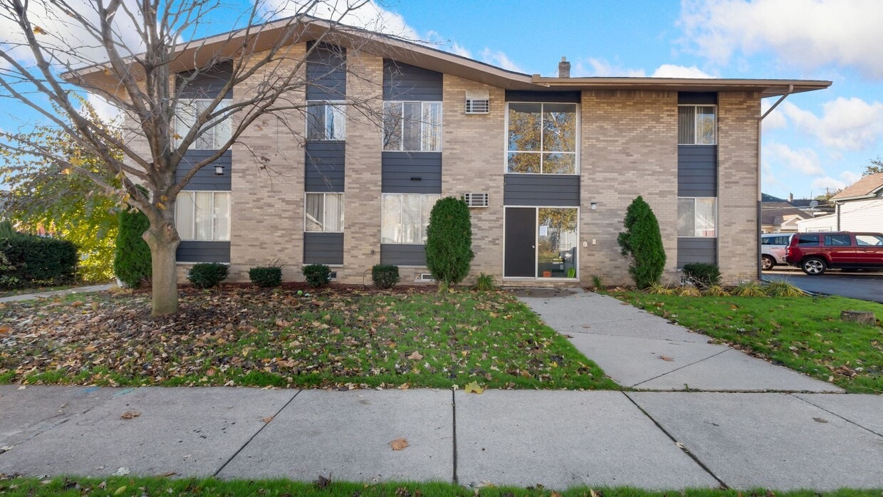 Primary Photo - Rosewood Apartments