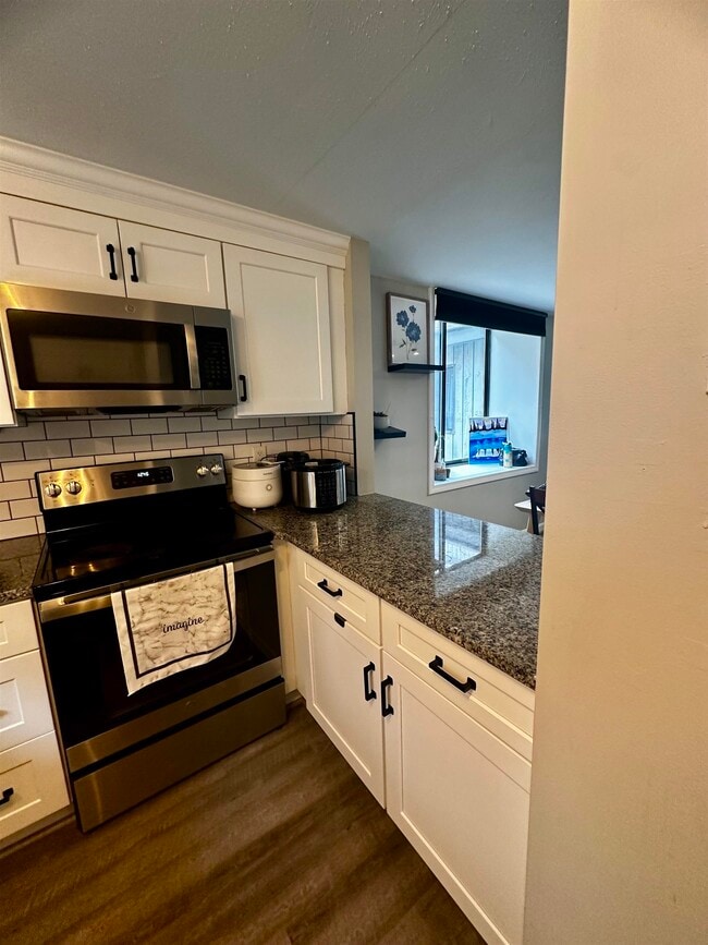 Building Photo - 22 Essex Grn Dr