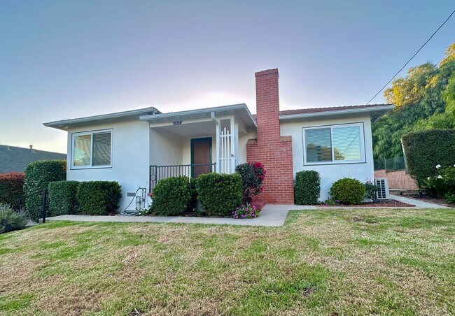 Foto del edificio - Beautifully Remodeled Unit on the East Side of Santa Barbara