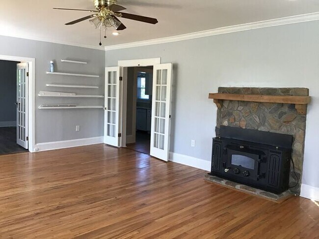 Foto del edificio - 3 Bedroom Farmhouse in Edgemoor, SC!!