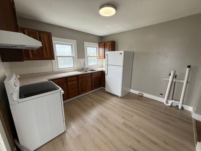 Building Photo - ***COMING SOON*** Charming 3 Bedroom 1 Bath home convenient to Middlebrook Pike in the West View ...