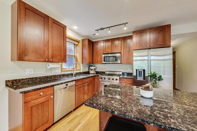 Building Photo - 4010 S Drexel Blvd