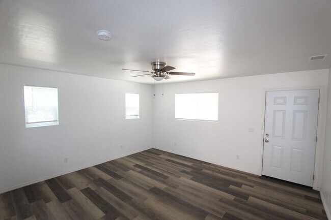 Foto del edificio - Spacious 3-bedroom Home in East Flagstaff