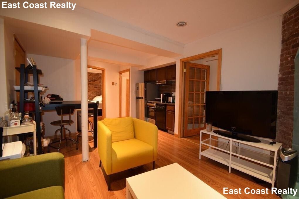 Primary Photo - 1671 Beacon St