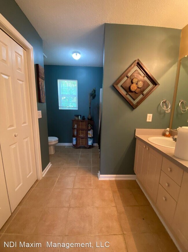 Building Photo - 4 br, 3 bath House - 1751 Graywood Drive SE