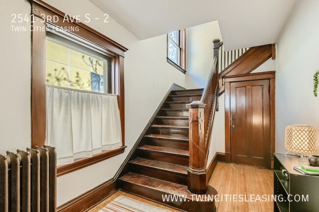 Building Photo - Classic Victorian Home with beautiful Arch...