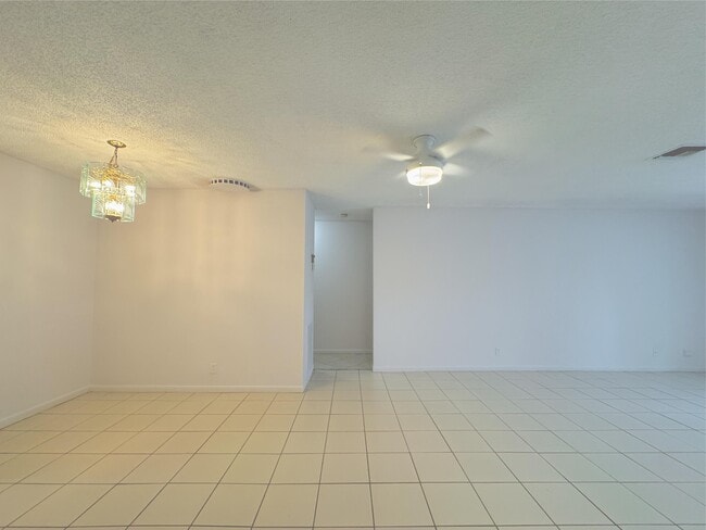 Building Photo - 1900 Palmland Dr