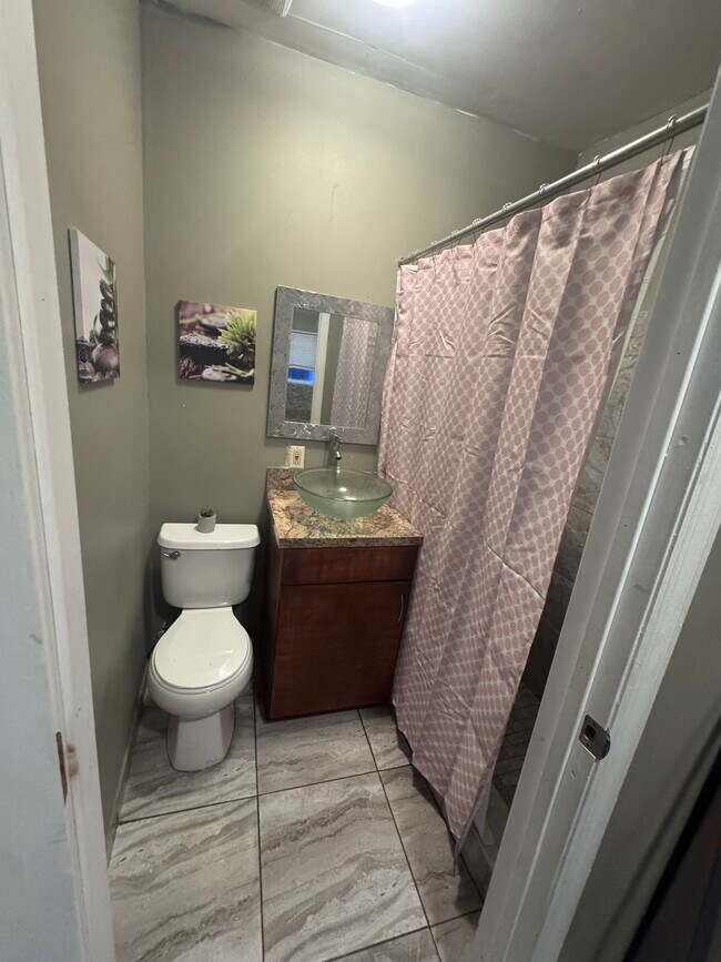 Foto del edificio - 9455 Dearmont Ave