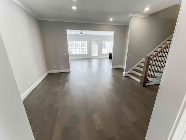 Building Photo - Walk to Kennesaw Mountain - Spacious 3BR T...