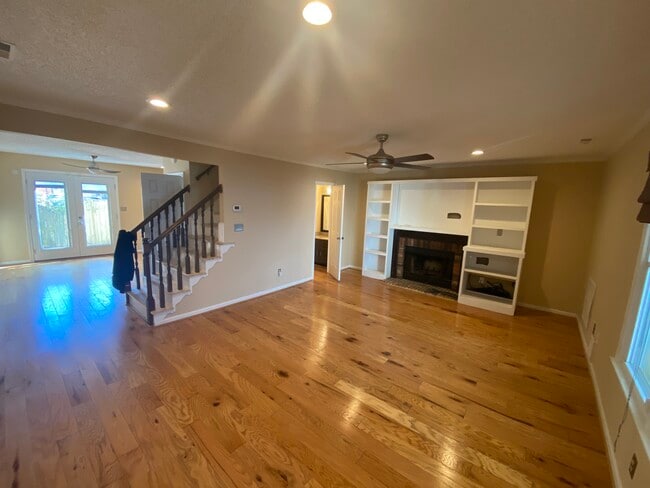 Building Photo - 524 Pine Tops Ct