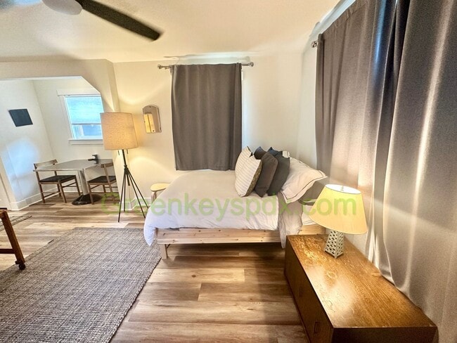 Building Photo - Cute Fully Furnished 1-Bedroom Unit in a T...
