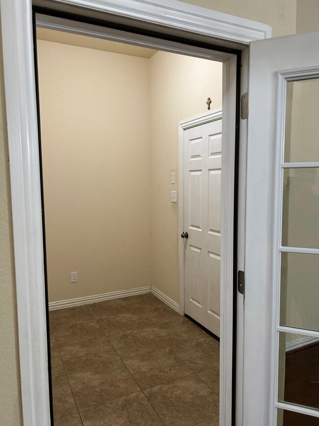 Foto del edificio - 25023 McBride Dr