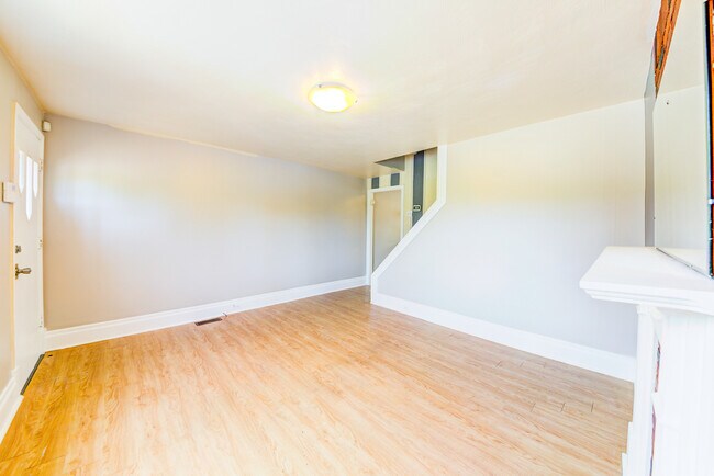 Foto del edificio - Available JUNE 2026  - Beautiful 3+ Bedroom Home w/ City Views!