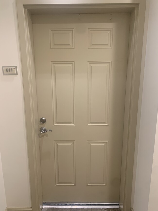Puerta exterior del apartamento - 511 Lucerne Ave