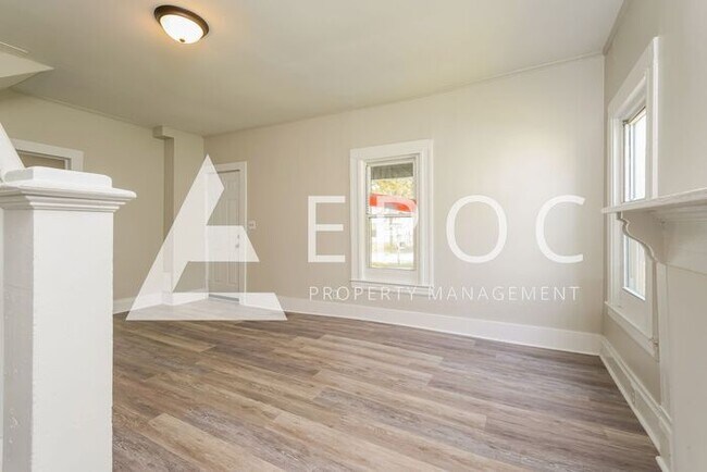 Building Photo - Cozy 3 Bedroom, 1.5 Bathroom Located in Hi...