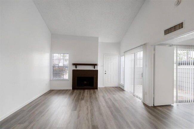 Building Photo - 12232 Bob White Dr