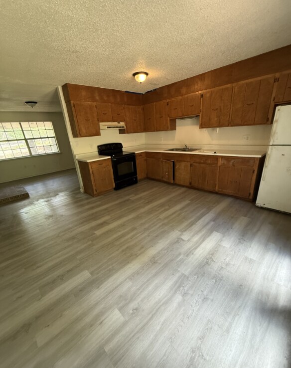 Foto del edificio - 1379 State Park Rd