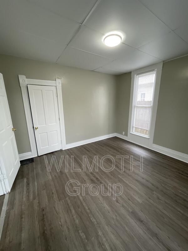 Building Photo - 210 Vance St