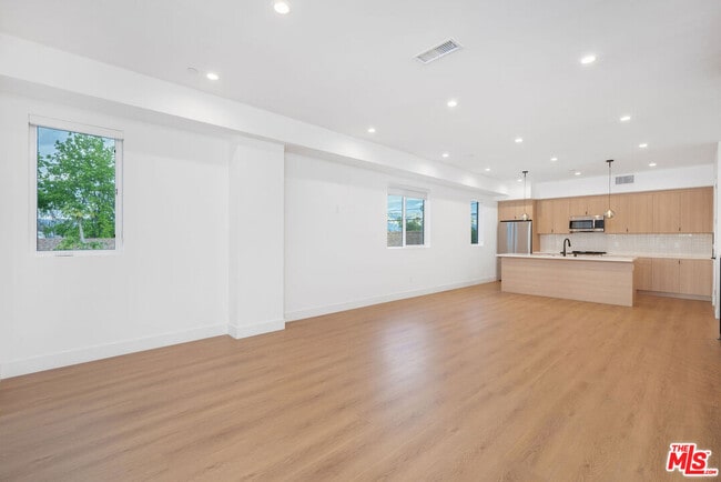 Building Photo - 5248 Auckland Ave