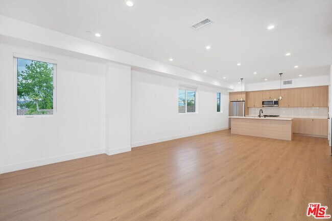 Foto del edificio - 5248 Auckland Ave