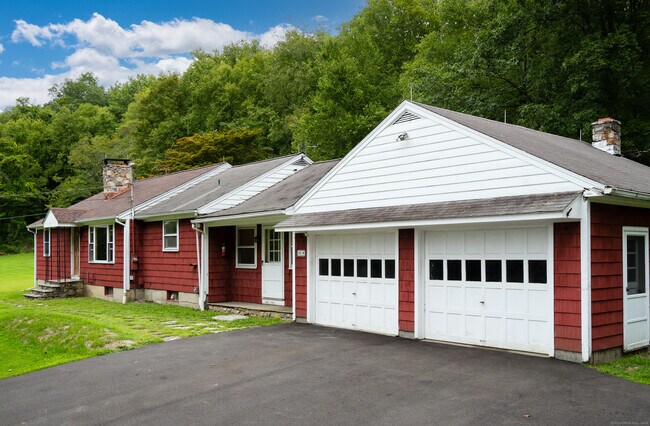 Foto del edificio - 52B Fuller Mountain Rd