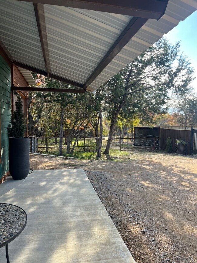 Foto del edificio - ALL BILLS INCLUDED!!! Studio Apartment - Country Living at its Best - FURNISHED