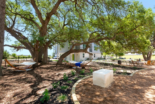 Foto del edificio - Trailside Oaks Apartments
