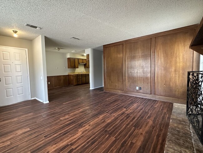 Photo - 1007 Southmoor Dr House