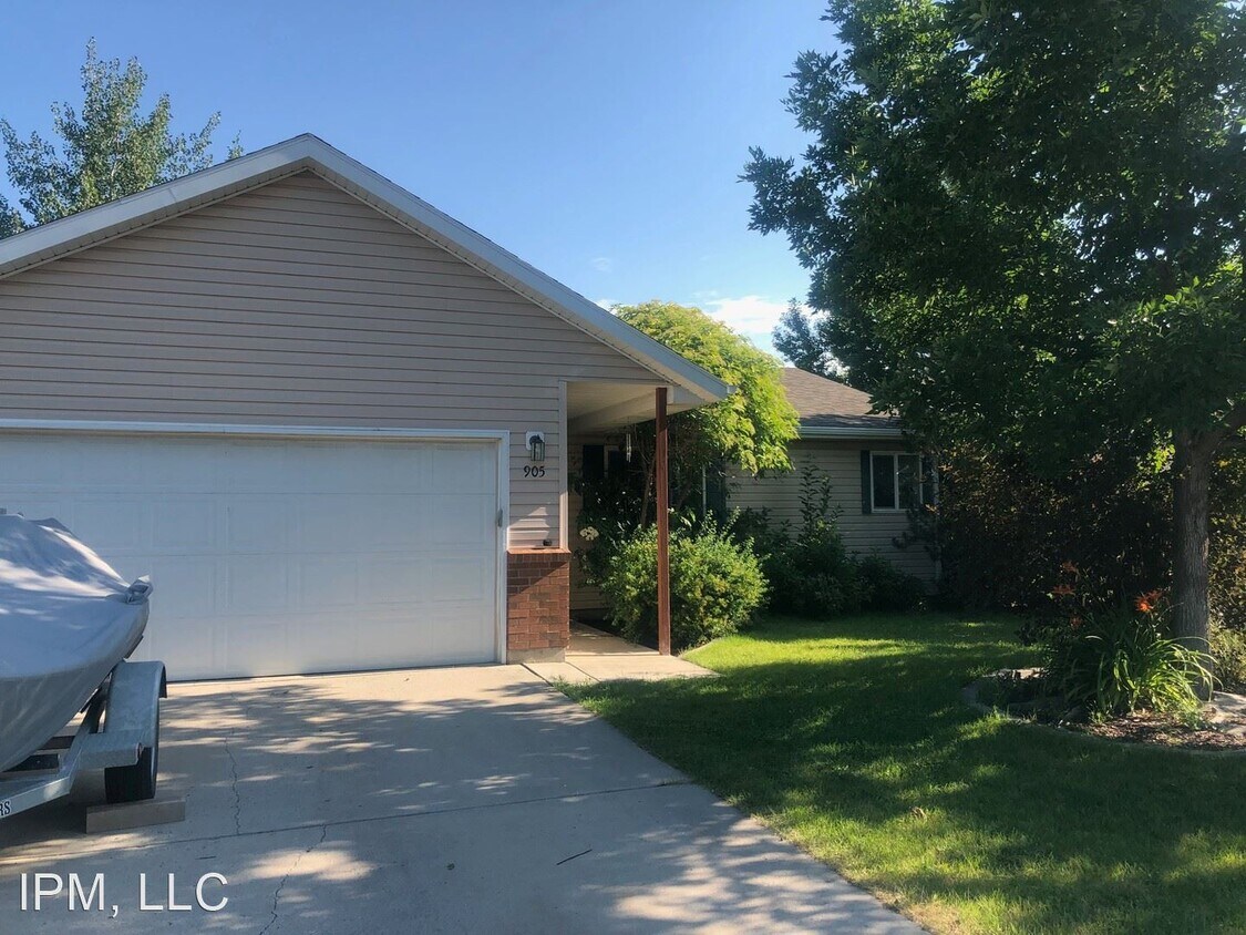 Primary Photo - 3 br, 2 bath House - 905 Golden West Dr.