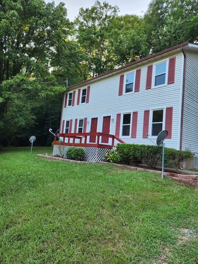 Building Photo - 1860 Lowe St