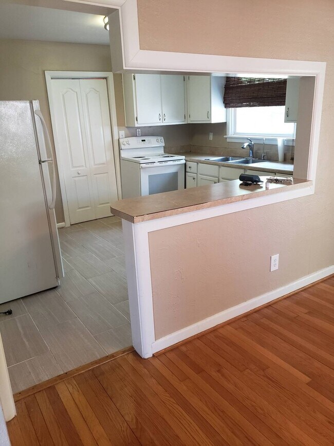 Foto del edificio - 1433 Lakeside Rd