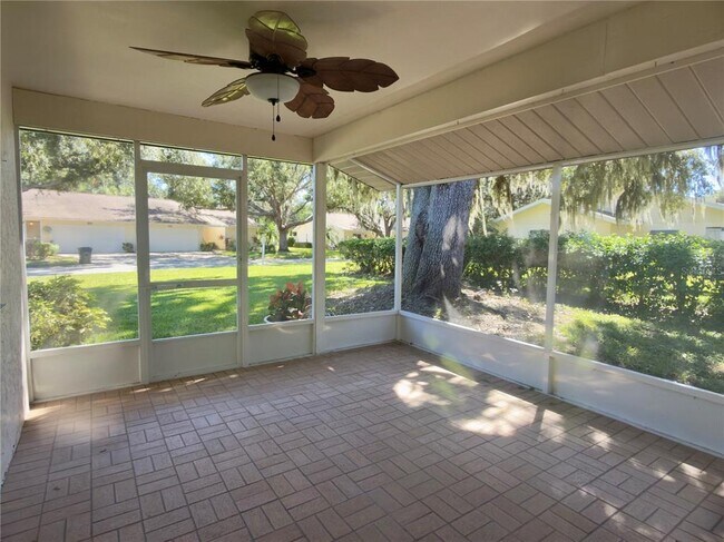 Building Photo - 4001 Oakhurst Dr